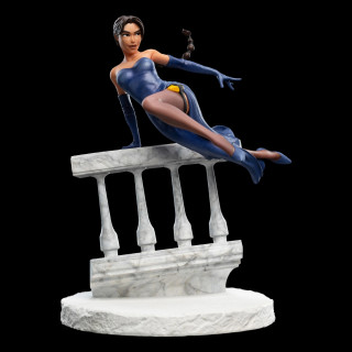 weta lara croft a deal at the opera mini statue